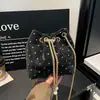 Mini Bolsa de Cordão Estampada de Bolinhas para Mulheres 2026 Novo Modelo Corrente de Metal Transversal Pequena Bolsa Fashionável Bolsa para Celular