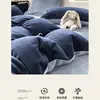 Juego de cuatro piezas de color sólido de terciopelo de leche Clase A, funda de edredón de terciopelo para bebé engrosada de invierno, sábana, juego de tres piezas de ropa de cama para dormitorio