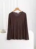Camiseta de manga larga de modal para mujer, nueva camiseta básica de primavera con cuello en V, color liso estilo coreano, top interior holgado