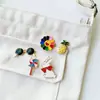 Broche de Conejo de Personalidad de Moda Más Vendido para Mujer, Insignia de Pin Anti-Exposición Estilo Japonés Lindo, Pin de Fijación de Marca de Moda al por Mayor