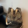 Bolsa Transfronteiriça Estampa de Leopardo para Mulheres 2026 Inverno Tendência Super Popular Bolsa de Ombro Grande Capacidade Bolsa Tote para o Dia a Dia Bolsa Transversal