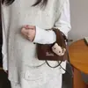 Bolso Cruzado Súper Trendy de Lana de Cordero para Niños Caricatura Hello Kitty Mini Moda Bolso de Mano Retro Bolsa para Labiales