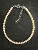 Pulsera de Perlas Shijia para Mujer Verano Lujo Ligero Simple Combinable Hebilla de Tirar Pulsera de Cuentas Retro Francés Pulsera de Lujo Ligero