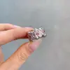 Anillo Rosa V Dorado Estilo Retro Vintage de Corte Italiano Diamante Rosa Margarita Pequeña Gardenia Unisex