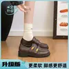 Mocasines estilo británico para mujer con hebilla de metal, nueva colección otoño 2026, versátiles y adecuados para el trabajo, con cierre de velcro, en un estilo clásico "old money", zapatos pequeños de piel