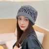 Gorro de moda estilo coreano com blocos de cor e borda enrolada para mulheres, chapéu touca de tricô jacquard, chapéu de lã quente para puxar para o outono e inverno