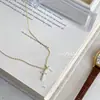 Collar Colgante Doble Cruz Estilo Frío Único para Mujer Lujo Ligero Temperamento Sentido de Alta Clase Cadena para Clavícula Diseño de Nicho Gargantilla