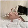 Bolso tipo almohada de moda 2026 Nuevo modelo de primavera, Bolso cruzado de un solo hombro único y elegante, Bolso popular casual texturizado para el hombro