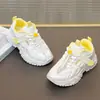 Zapatos Casuales de Malla Transpirable para Niños 2026 Nuevo Estilo de Verano Zapatos Deportivos para Correr de Suela Suave para Niñas Zapatos Blancos de Moda para Niños