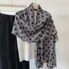 2026 Bufanda Nueva Mujer Otoño Invierno Estilo Francés Elegante Versátil Delgada Lunares Sarga Terciopelo Algodón Lino Tacto Chal Largo