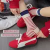 Calcetines holgados a rayas de color contrastante para mujer, transpirables para otoño e invierno, calcetines largos de doble puño, calcetines sin costuras de bloqueo de color con borde enrollado, a media pantorrilla