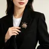 Broche de Mariquita de Diamantes de Colores de Lujo Ligero, Pedrería Multicolor de Baja Saturación, Cuerpo de Insecto Tridimensional, Pin Suave y Exquisito para Traje de Oficina