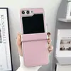Adequado para Samsung Z Flip 7 Capa de Celular Pintura Metálica Z Flip 6 Textura de Couro Morandi Capa Protetora de Três Seções