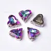 Atacado do Fabricante Grau Especial A Strass de Cristal K9 Coração de Pêssego Inclinado com Base Pontiaguda, Strass Irregulares com Garras para Roupas, Sapatos, Decoração de Embalagens, Strass para Nail Art