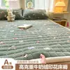 2026 Nuevo Otoño Invierno Engrosado Leche Polar Estampado Protector de Cama Colchón Otoño Invierno Cálido Protector de Cama Hogar Protector de Cama Tres