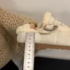 Sapatos de algodão sapatos de pele femininos salto interno que aumenta capa de salto inverno quente dois usos bege slip-on com veludo extra 2026 sapatos de algodão pessoa preguiçosa