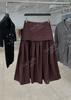 Yuran 26 Nuevo Modelo de Principios de Primavera, Vestido Negro Pequeño Abullonado de Doble Capa con Capa de Nailon Brillante de Micro-Crepé con Plisados