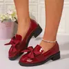 Zapatos de cuero para mujer estilo británico de talla grande transfronterizos, nuevo modelo otoño 2025, mocasines de tacón grueso con lazo, zapatos de vestir, venta al por mayor de comercio exterior