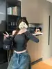 Blusa feminina listrada respirável de manga longa ombro a ombro em vermelho, rosa, preto e cinza com mangas ombro a ombro e corte justo