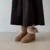 Botas de nieve de plataforma modernas y versátiles para mujer, estilo retro, nueva colección de invierno 2026, con detalle de hebilla, diseño reversible y forro grueso de felpa para abrigar.