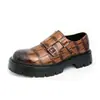 Sapatos Loafers de Outono Novos Transfronteiriços de Tamanho Grande com Fivela Dupla para Homens 38-46 Sapatos de Couro Brilhante para Homens Salto Grosso Solado Grosso Sapatos de Couro que Aumentam a Altura