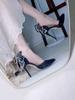 2026 Novo Estilo Início da Primavera Bico Fino Strass Laço Fivela de Pérola Tira Vazada Sapatos de Salto Alto Agulha Feminino Sapatos de Casamento
