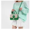 Bolso Pequeño Cuadrado Retro Nuevo para Viajes de Otoño e Invierno, Gama Alta, Lujo Ligero, Versátil para Uso Diario, Bolso de Hombro y Cruzado, Bolso de Mano Clásico