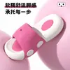 Pantuflas de dibujos animados para niños, sandalias de suela gruesa para mujer, nuevo modelo de verano 2026, antideslizantes para interiores, cómodas y adecuadas para usar al aire libre