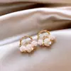 2025 Novas Explosões Brincos de Camélia Únicos Brincos de Cesta de Flores Douradas Femininos Design Sense Nicho Brincos Requintados