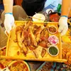 Bandeja de Aperitivos, Bandeja de Frios Defumados e Marinados Bistro, Prato de Carnes Braisadas, Bandeja Rústica de Madeira