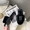 Chinelos Peludos Selecionados Cuidadosamente para Mulheres, Novos Modelos de Outono e Inverno, Chinelos Quentes de Solado Plano com Strass para Casa, Chinelos de Algodão Modernos