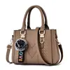 Bolso 2025 Nueva Moda Versátil Bordado Bolso de Mano para Mujer Bolso de Hombro Cruzado con Colgante de Borla Bolso de Viaje para Mujer