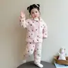 Ropa de casa acolchada de tres capas para niñas Invierno 2025 Nuevos Ropa de invierno para bebé niña Pijamas para niños pequeños y medianos Forro polar y engrosado