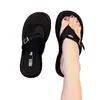 Elegantes chanclas de lunares para mujer, zapatos de verano para uso exterior, nuevo modelo 2026, chanclas de alta estética estilo hada