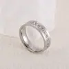 Anillo de pareja simple de acero inoxidable de venta caliente transfronterizo Anillo de diamante de acero de titanio popular japonés y coreano