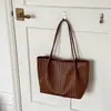 2026 Nova Bolsa Tote Tecida Versátil Estilo Coreano Moda Vintage com Toque de Luxo, Bolsa Transversal de Ombro Único de Nicho