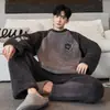 2026 Nuevo Estilo Pijama de Felpa para Hombre Set Bordado de Gato Lindo Cuello Redondo Set Engrosado Holgado