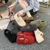 Zapatos de algodón mujer invierno cálidos punta dividida zapatos de algodón aumento de altura interior 2026 zapatos de tacón de felpa y piel para exteriores con terciopelo slip-on