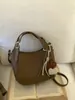 Bolso Pequeño Retro Coreano de Mano para Mujer 2025 Nuevo Bolso de Hombro Cruzado Versátil de Gama Alta Bolso Tote Tipo Cubo