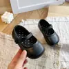 Zapatos de cuero simples para niñas estilo coreano, nuevo modelo otoño e invierno 2026, zapatos bajos para niñas, zapatos de princesa con suelas suaves, mocasines