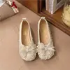 Zapatos de tacón bajo de grulla blanca de boca ancha y fondo plano para mujer, novedad 2026, punta cuadrada, suela blanda, estilo francés suave, sin cordones, zapatos de dama de honor para boda