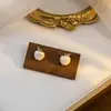 Brincos Radiantes Design de Maçã Estilo Francês Agulha de Prata, Simples e Compactos, Personalizados com Diamantes, Brincos de Alta Qualidade em Formato de Folha para Mulheres