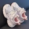 Sapatos infantis 26 modelo primavera/outono, sapatos estilo "dad shoes" estilosos e leves para meninos, tênis de malha respirável para meninas, tênis de corrida da moda para crianças