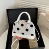 Verano Nuevo Moderno Sencillo Estilo Coreano para Mujer 2026 Lujo Ligero Lunares Elegante Moderno Bolso Cruzado de Mano con Forma de Concha