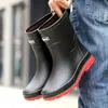 Nuevas botas de lluvia de invierno para hombre, engrosadas y forradas de polar, de media pantorrilla, impermeables, antideslizantes, resistentes al desgaste, cálidas, adecuadas para pescar, trabajo en la cocina y uso general