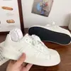 Nuevos Zapatos Deportivos Casuales de Moda Versátiles de Estilo Chino Estilo Universitario con Puntera de Concha Verano 2025 Nuevo Nicho Zapatos de Concha para Mujer