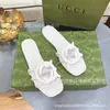 Chinelos Vazados Marca G para Mulheres 2024 Novos Sandálias Slip-On Coloridas Doces Sapatos Casuais para Exterior Praia Sapatos de Borracha Gelatina