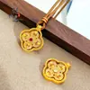 Loja de Ouro Mesmo Estilo Antigo Banhado a Ouro Pingente de Trevo de Quatro Folhas Giratório Cravejado de Diamantes, Novo Estilo Chinês Pingente Vajra Dupla Face Cravejado de Diamantes