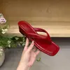 Chanclas de cuña con lunares estilo coreano Chuyuji para mujer, pantuflas de exterior de verano, sandalias versátiles de estilo vacacional para mujer