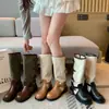 Botas de motociclista Chuyuji com blocos de cores retrô para mulheres, novo estilo outono 2026, botas de cano médio com fivela de cinto, botas de cano alto de uso duplo